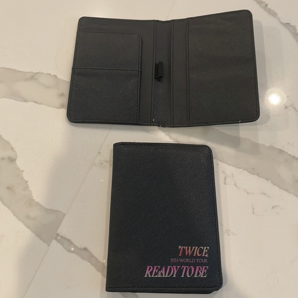 TWICE (kpop) Ready to Be 5th World Tour VIP Package merch - Picture 2 of 4